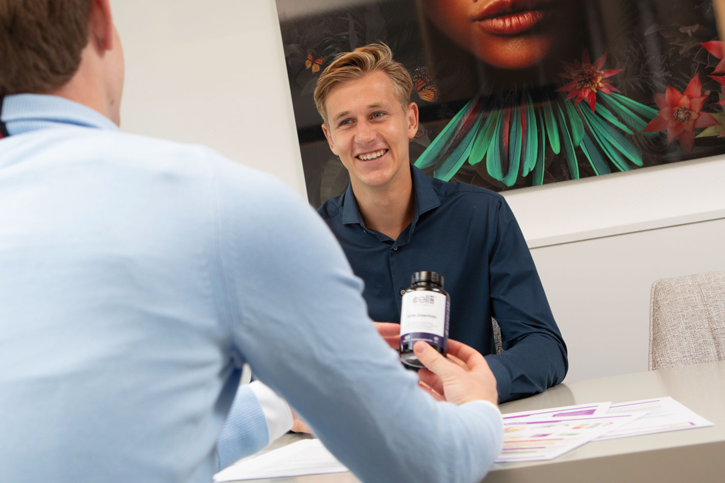 Daniël Beerdsen in gesprek met een klant